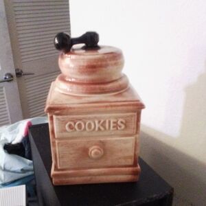 Cookie jar